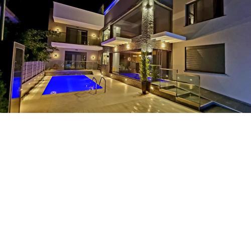 LUXSUITES