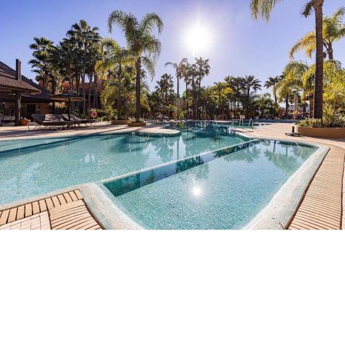 Luxurious 3 Bedroom Apartment in La Alzambra