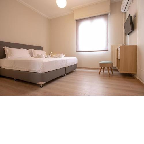 Luxurious 4 bdrm+3 bath Apt in the heart of Athens