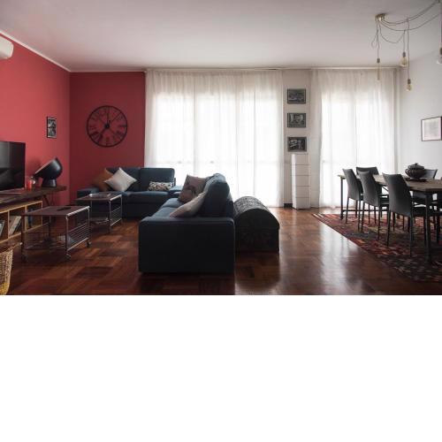 LUXURIOUS 4BDR PENTHOUSE NEAR DUOMO CATHEDRAL