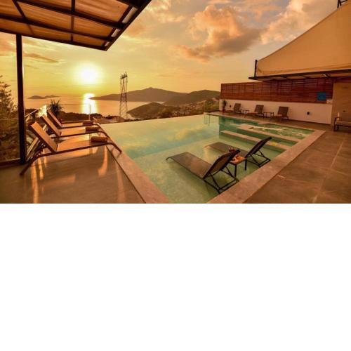 Luxurious 4BR Villa With Sea View Pool and lot more Antalya Villa 1053