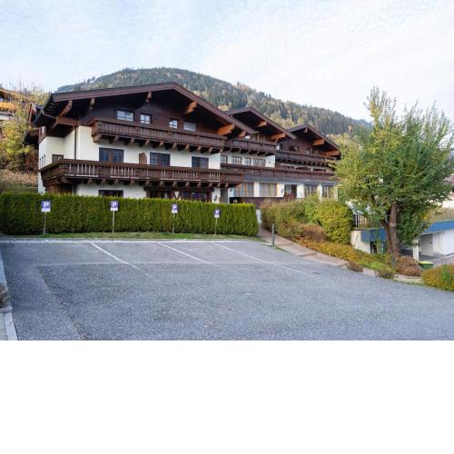 Luxurious Apartment in F rth with Pool