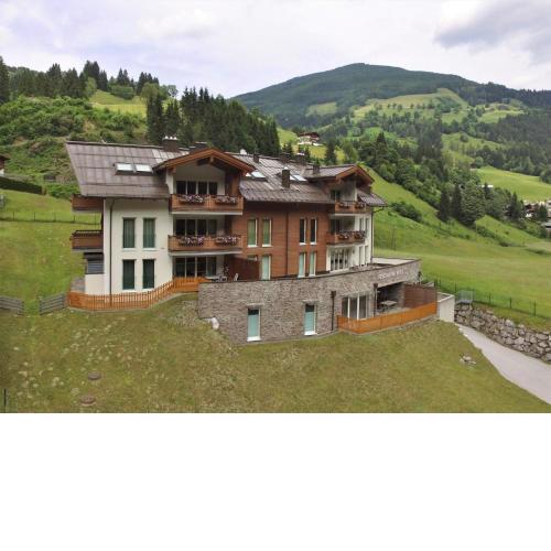 Luxurious Apartment in Saalbach Hinterglemm near Ski Area