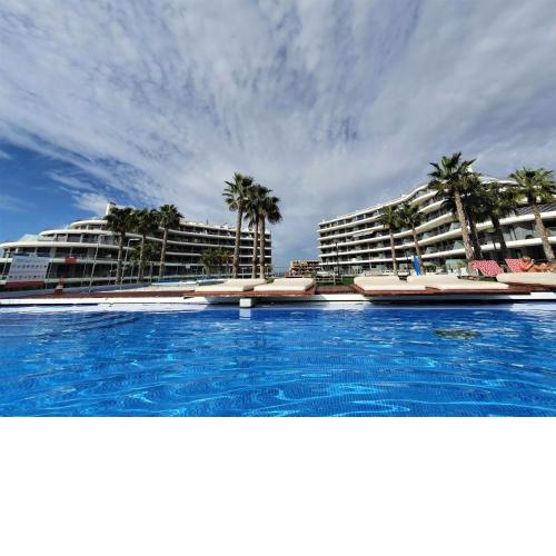 Luxurious apartment next to the sea