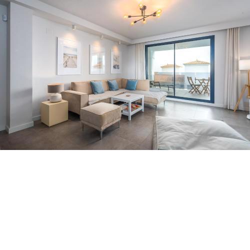 Luxurious apartment with sea views Blue Suites B2-103