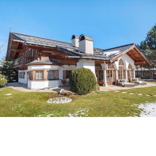 Luxurious chalet in St Johann in Tirol near Kitzbühel