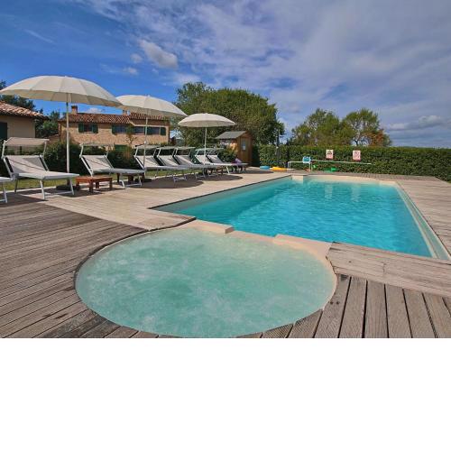 Luxurious Cottage with Swimming Pool in Montelabbate