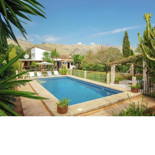 Luxurious country house with heated pool for 8 people in Pollensa