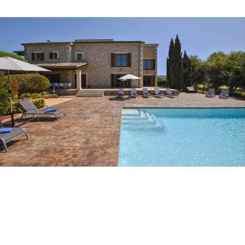 Luxurious country house with pool near the town of Alcudia