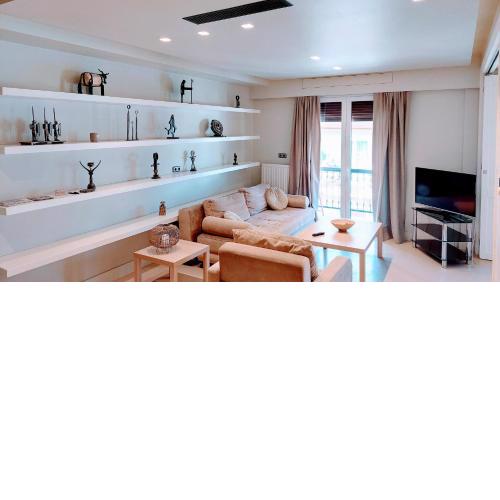 Luxurious minimal apartment in Acropolis