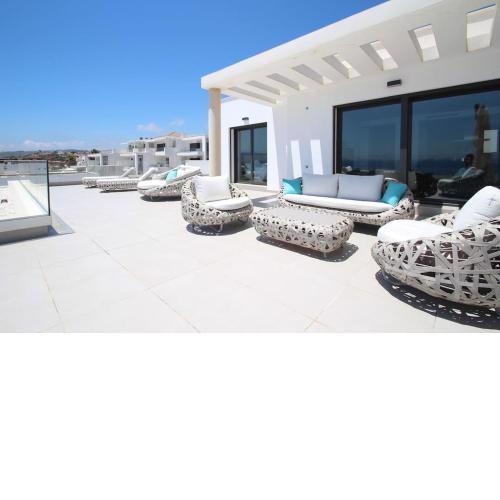 Luxurious Penthouse with Huge Panoramic Terrace
