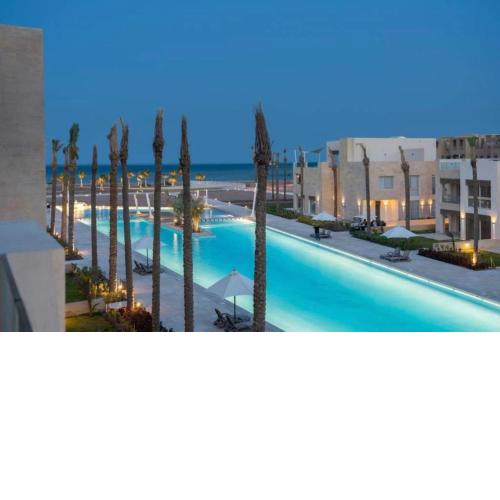Luxurious Sea view 2 BR & private Garden to the pool at Mangroovy