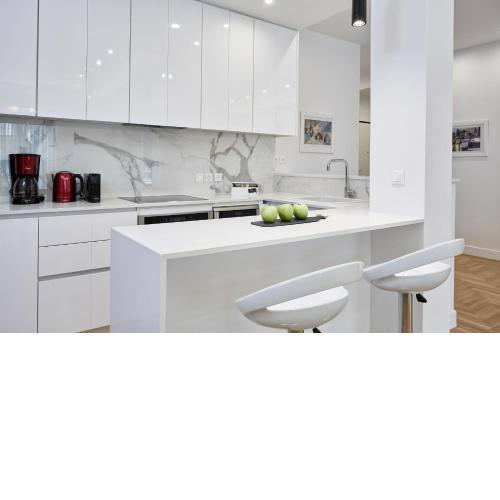 Luxurious Spacious Apt next to Hilton Hotel