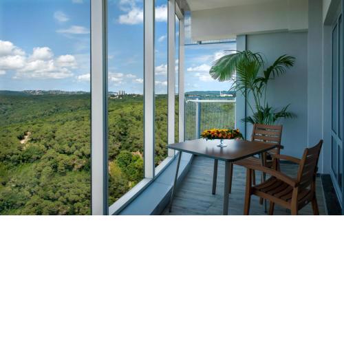 Luxurious Studio with Shared Pool and Refreshing View in Maslak