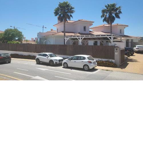 Luxurious Three Bedroom Villa Close To The Beach