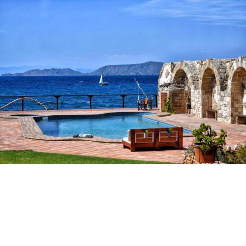 Luxurious Villa by the sea
