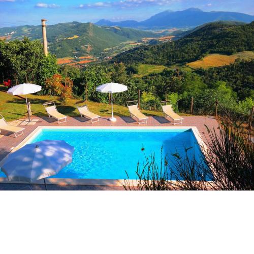Luxurious Villa in Acqualagna with Swimming Pool