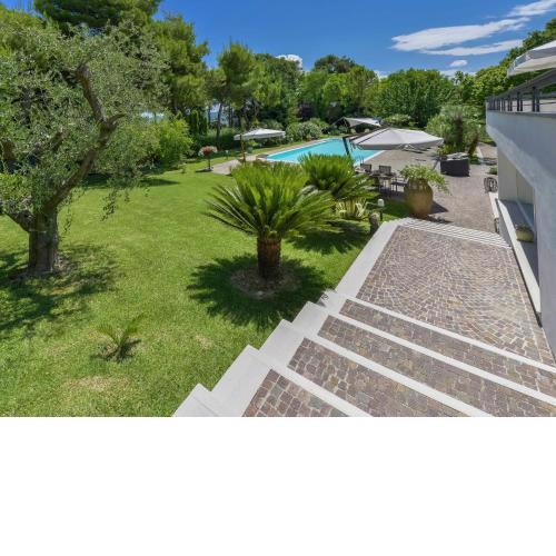 Luxurious Villa in Marche with private garden and terrace