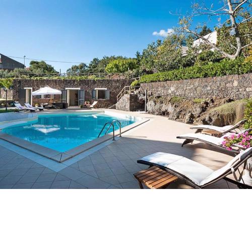 Luxurious Villa in Ragalna with Private Pool