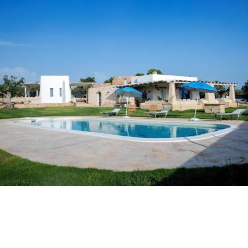 Luxurious Villa in Torre Suda with Jacuzzi