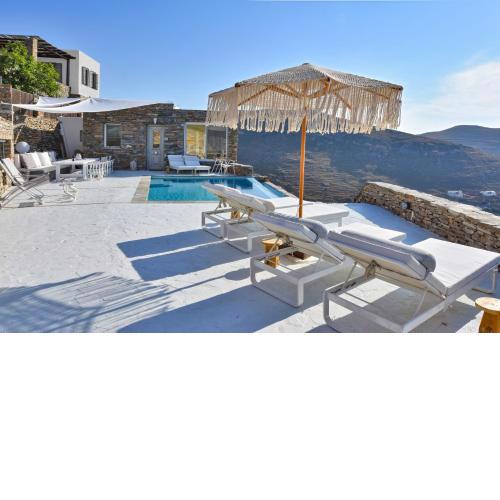 Luxurious Villa Lune with a swimming pool and a fantastic sea and sunset view