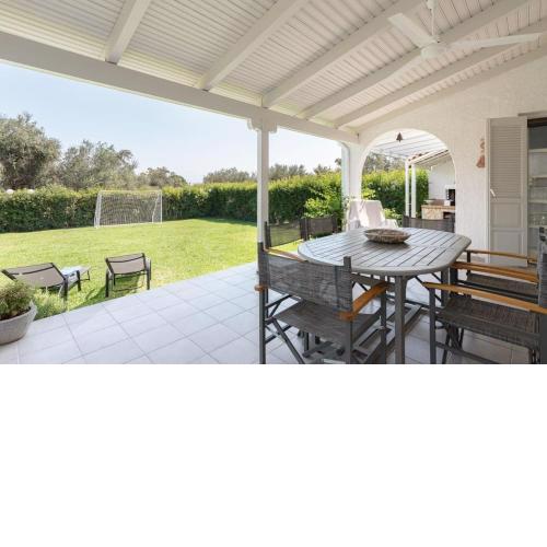 Luxurious villa, with big garden next to beach