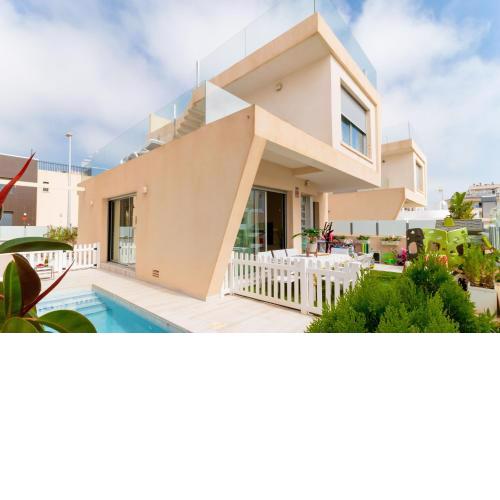 Luxurious villa with children's area (5 min to the sea)
