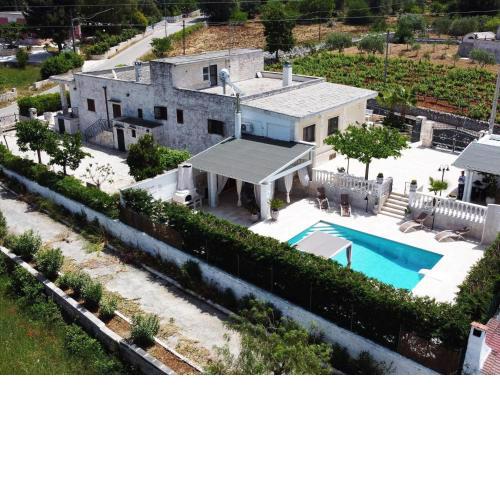 Luxurious villa with pool near Locorotondo