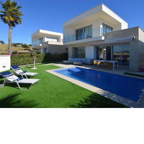 Luxurious Villa with Private Swimming Pool in Orihuela