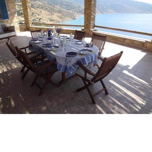 Luxurious villa with Privet beach.