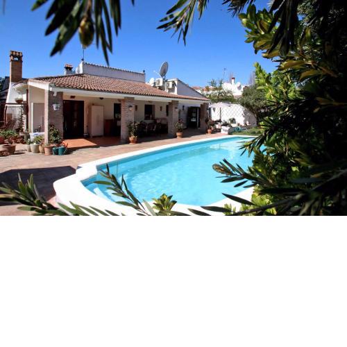 Luxury 2-Bed Villa with pool and garden near RONDA