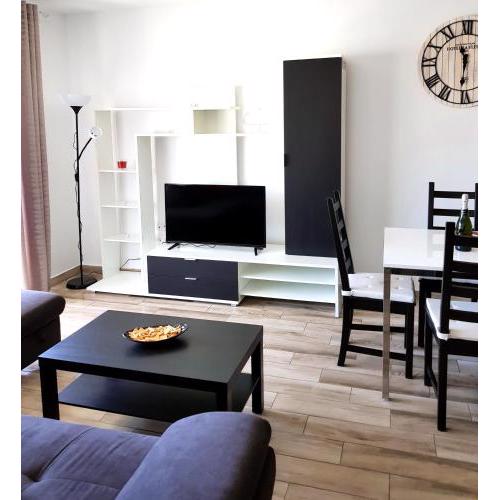 Luxury 2 bedroom APT 2 min from beach