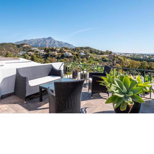 LUXURY 3 BEDROOM HOUSE AT LA QUINTA GOLF COURSE OCEAN and MOUNTAIN VIEW