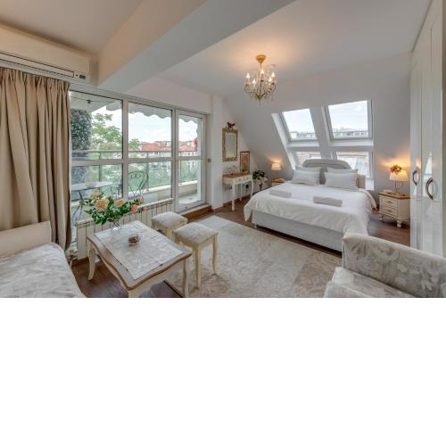 Luxury and Sunny Studio with a view in TOP Center