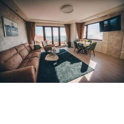 LUXURY APARTAMENT NEAR THE SEA
