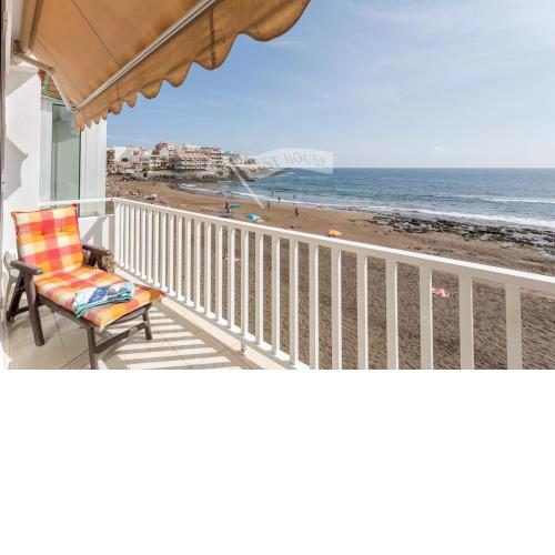 Luxury apartment in front of the beach