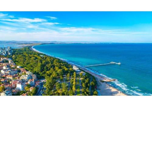 Luxury apartment on the first line to the sea