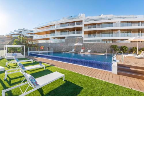 Luxury apartment panoramic views golf and sea with services included in La Cala de Mijas