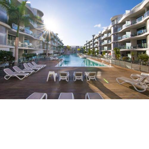 Luxury Apartment, parking, terrace, pool.