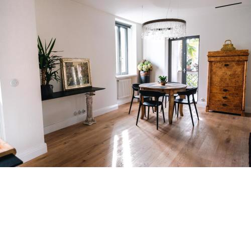 Luxury Apartment with a balcony lake Lago Maggiore