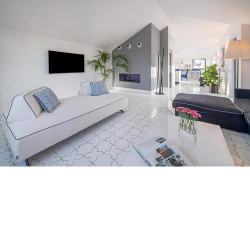 Luxury Apartment with Penthouse and Pool