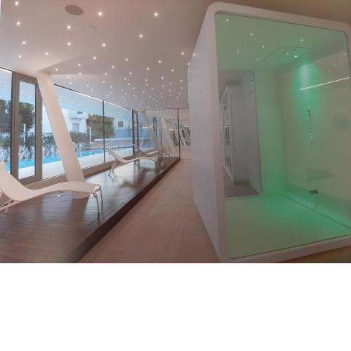 Luxury apartment with pool, spa,gym