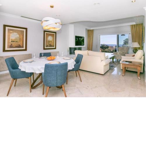 Luxury apartment with sea view