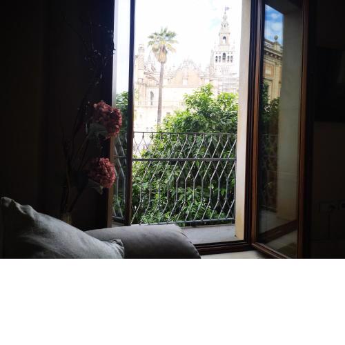 Luxury Apartment with views to Alcazar, Cathedral and Giralda.