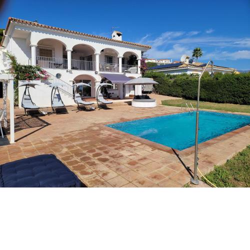 luxury apartments sea views with pool
