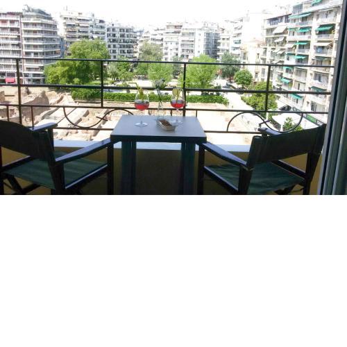 Luxury Apt at Navarino Square