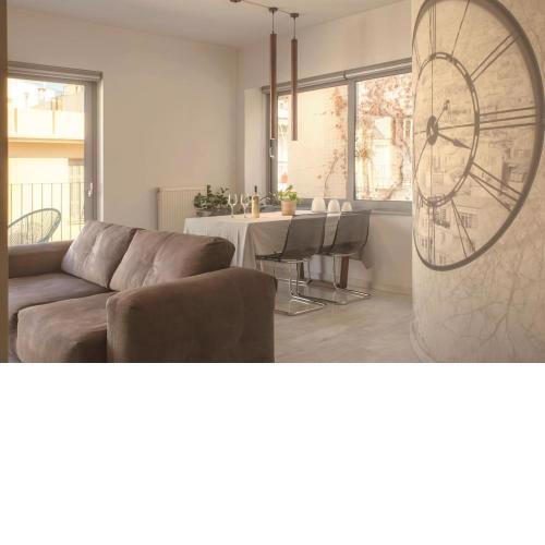 Luxury Apt with Parking-Living Stone Silver