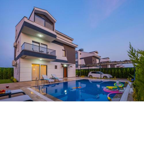 Luxury Architecture Villa with Private Pool for 6 People in Fethiye, Çalış - Awz207