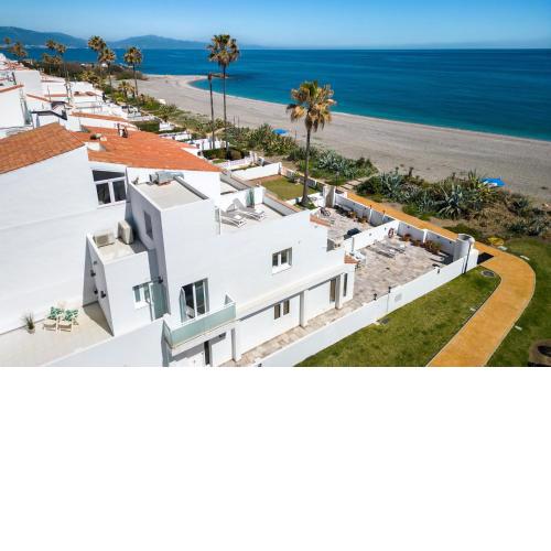 Luxury Beach House 10m to beach Playa Paraiso