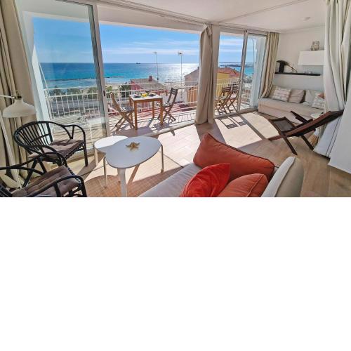 Luxury beachside apartment